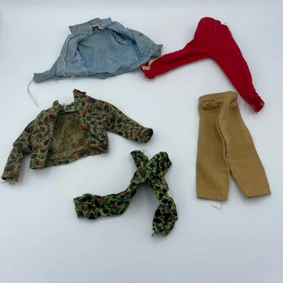 GI Joe 1964 Lot Vtg Flocked Hair Scar Action Figure Clothes Squid Foot Locker